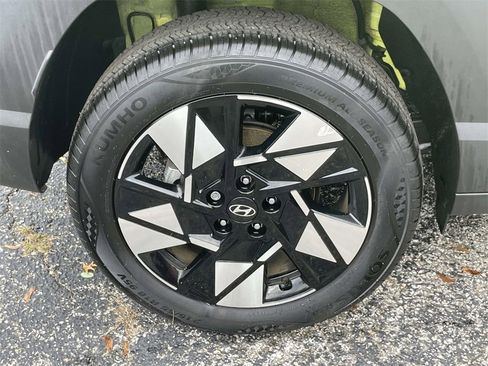 Certified 2024 Hyundai Kona SEL image 9