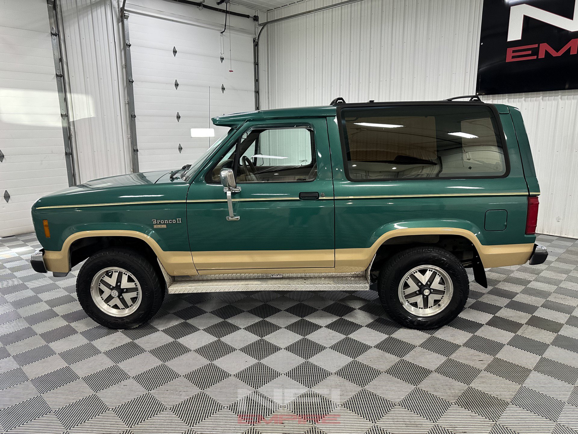 Used 1988 Ford Bronco II 4WD image 2