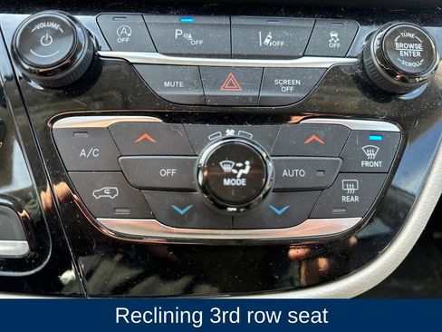 Used 2022 Chrysler Pacifica Touring-L image 19