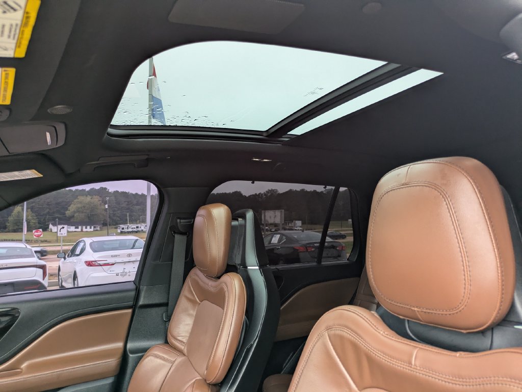 Used 2023 Lincoln Aviator Reserve w/ Equipment Group 201A RWD image 5