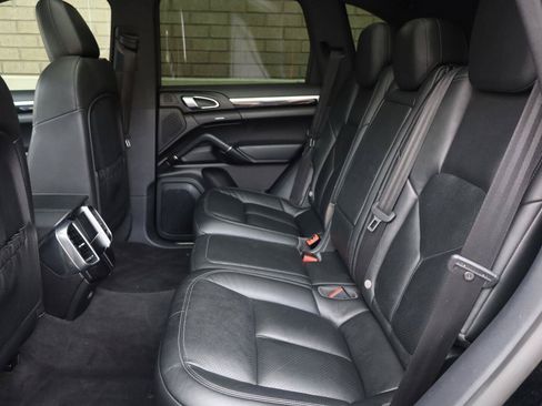 Used 2018 Porsche Cayenne AWD/4WD image 23