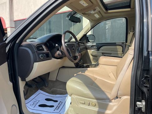 Used 2013 GMC Yukon XL Denali RWD image 2