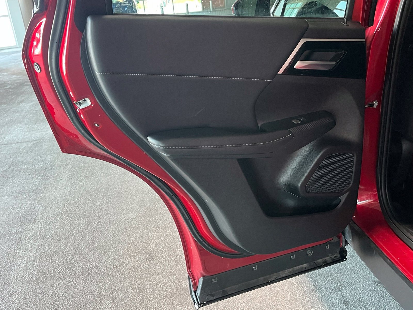 Used 2024 Mitsubishi Outlander SE AWD/4WD image 34