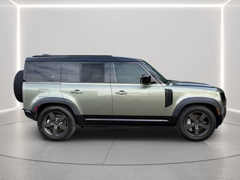Used 2023 Land Rover Defender 110 X-Dynamic SE AWD/4WD image 6
