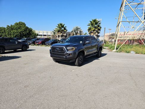 Used 2020 Toyota Tacoma SR5 image 3