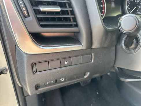 Used 2023 Nissan Rogue SV image 12