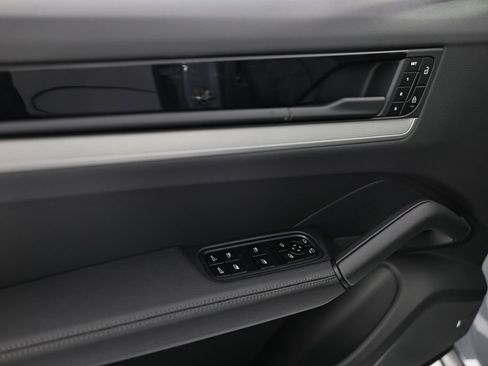 New 2026 Porsche Cayenne Coupe AWD/4WD image 11