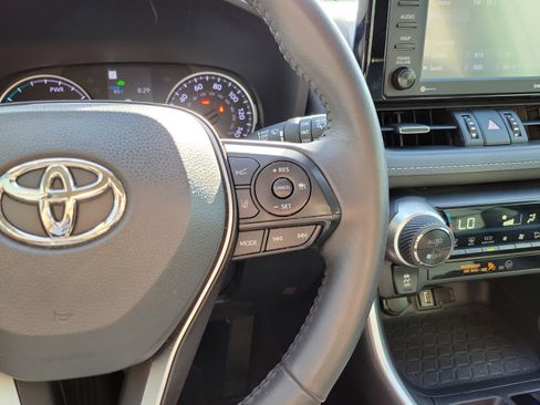 Used 2022 Toyota RAV4 XLE Premium AWD/4WD image 22