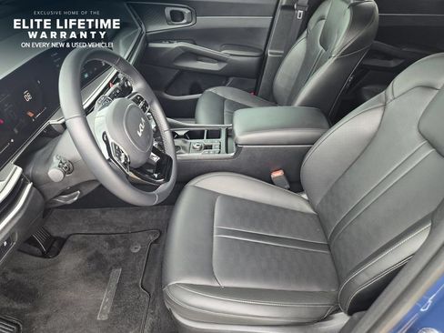 Certified 2025 Kia Sorento EX w/ Panoramic Sunroof Package FWD image 11