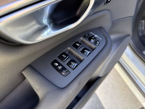 Used 2025 Volvo XC90 B6 Plus image 15