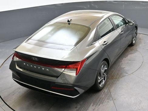 Certified 2024 Hyundai Elantra SEL w/ Convenience Package image 50