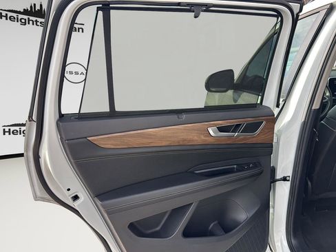 Used 2024 Volkswagen Atlas SE image 34