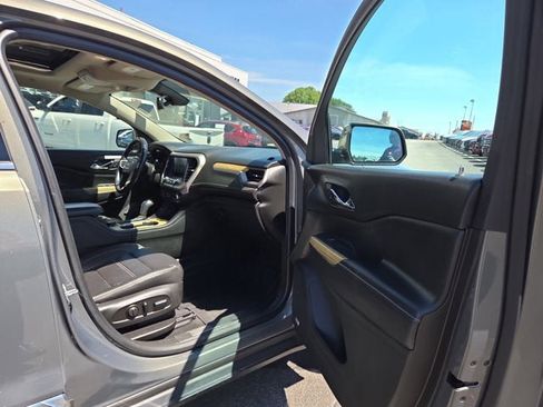 Used 2018 GMC Acadia Denali w/ Technology Package AWD/4WD image 15