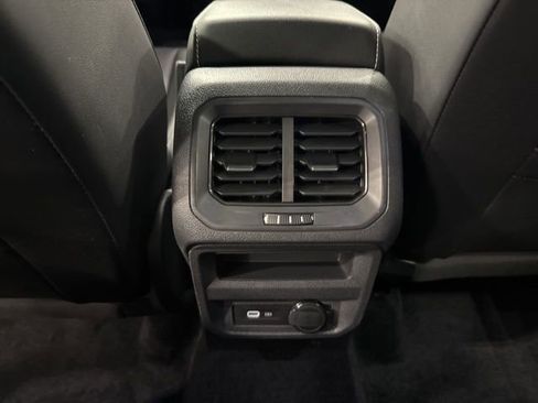 Certified 2022 Volkswagen Tiguan SE R-Line image 26