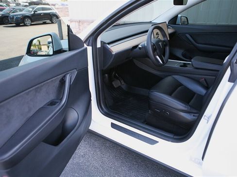 Used 2021 Tesla Model Y Long Range AWD/4WD image 8