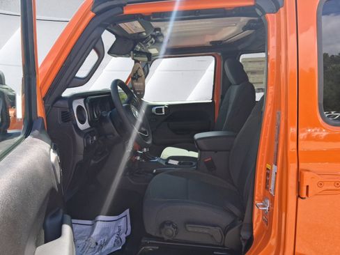 New 2025 Jeep Gladiator Sport image 10