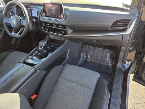 Used 2023 Nissan Rogue SV image 16