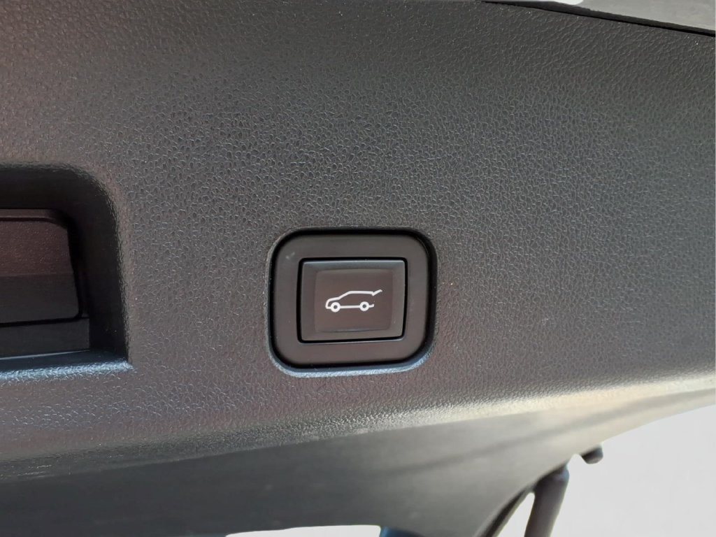 Used 2024 Chevrolet Traverse LT FWD image 32