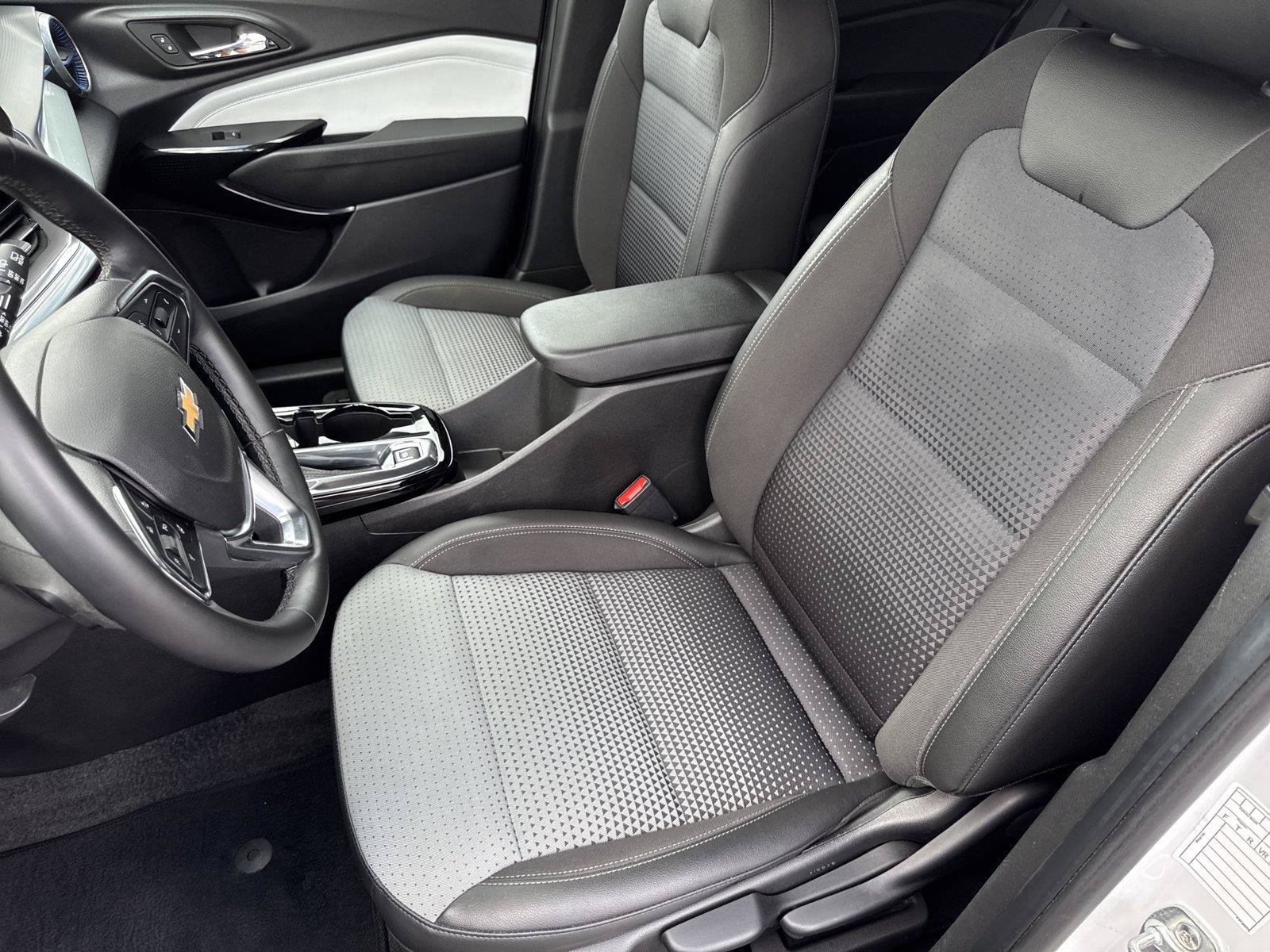 Used 2025 Chevrolet Trax LT w/ LT Convenience Package FWD image 11