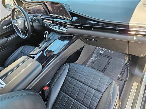 Used 2024 Cadillac Escalade V w/ LPO, ONYX Package image 22