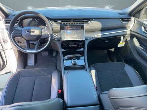 New 2025 Jeep Grand Cherokee L Altitude image 14