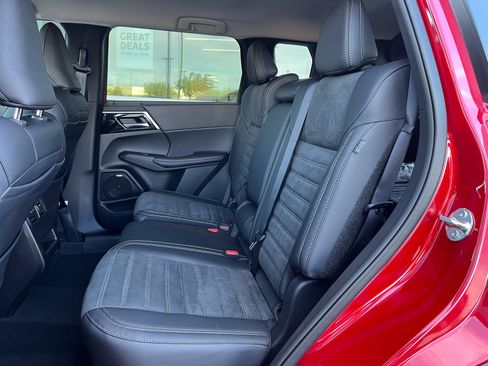 New 2025 Mitsubishi Outlander SE image 23
