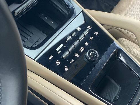 Used 2024 Porsche Cayenne image 28