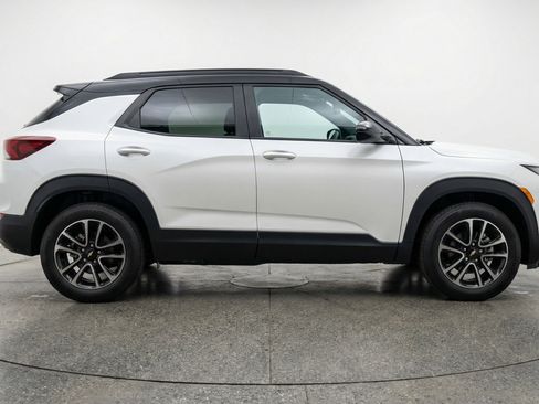 Used 2025 Chevrolet TrailBlazer LT image 11