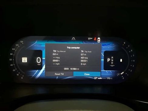 Used 2025 Volvo XC40 B5 Plus AWD/4WD image 11