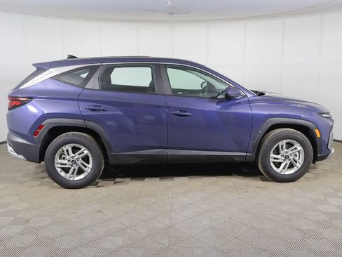 Used 2025 Hyundai Tucson SE AWD/4WD image 12