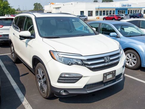 Used 2017 Honda Pilot Touring image 3
