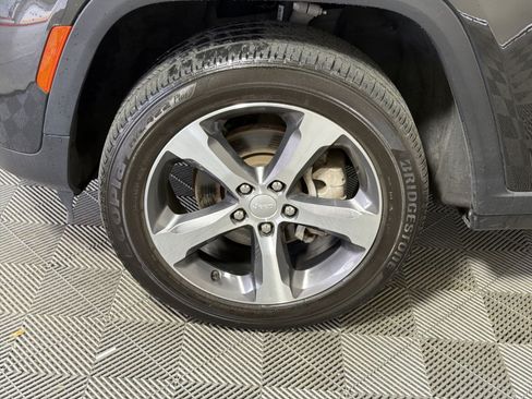 Used 2023 Jeep Grand Cherokee Limited AWD/4WD image 12