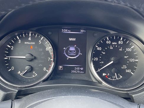 Used 2018 Nissan Rogue Sport SV w/ SV Technology Package image 31