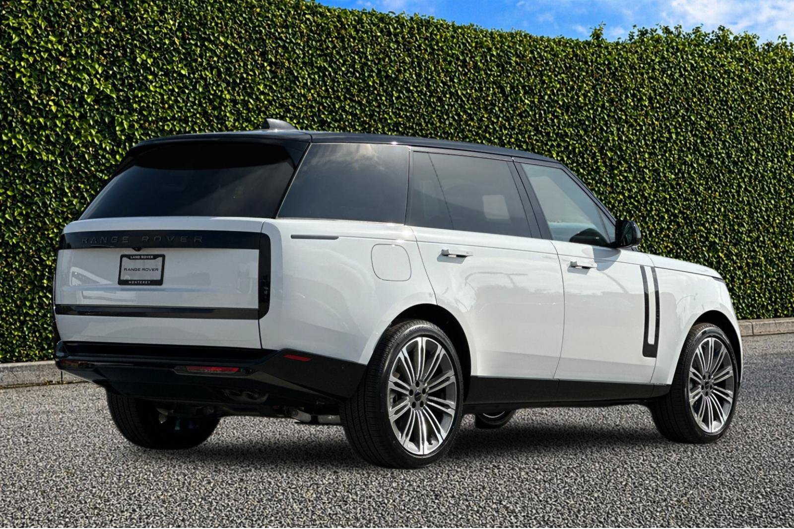 New 2026 Land Rover Range Rover Long Wheelbase SE AWD/4WD image 6