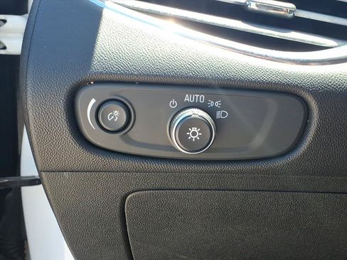 Used 2017 Chevrolet Malibu LT FWD image 17