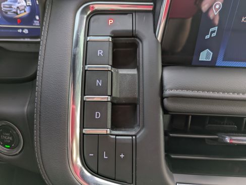 Used 2024 Chevrolet Tahoe Z71 w/ Luxury Package image 26