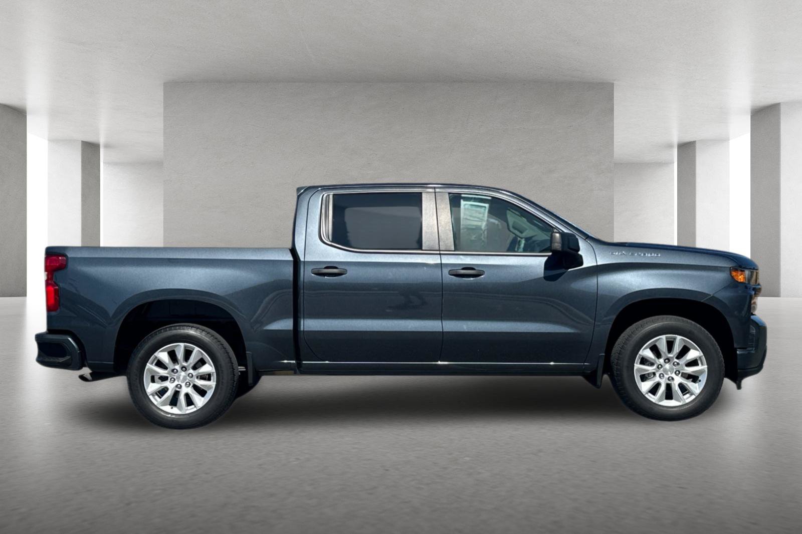 Used 2022 Chevrolet Silverado 1500 Custom RWD image 3