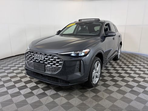 Used 2025 Audi Q5 Premium AWD/4WD image 2