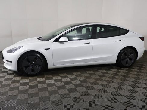 Used 2022 Tesla Model 3 Standard Range image 17