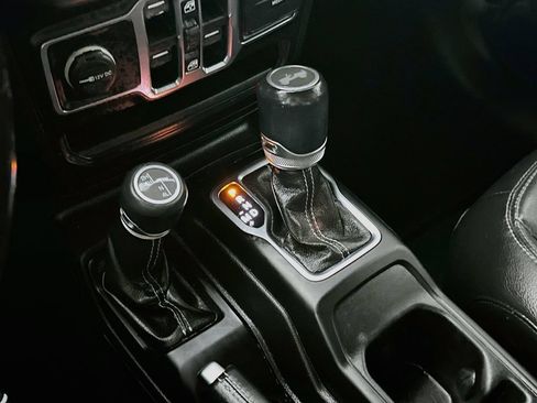 Used 2020 Jeep Wrangler Unlimited Sahara AWD/4WD image 16