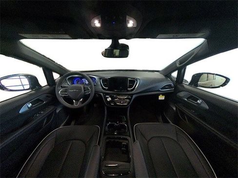 New 2026 Chrysler Pacifica Limited image 36