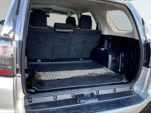 Used 2018 Toyota 4Runner SR5 AWD/4WD image 5