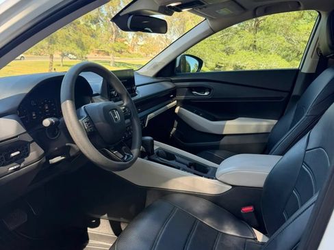 Used 2023 Honda Accord EX image 10