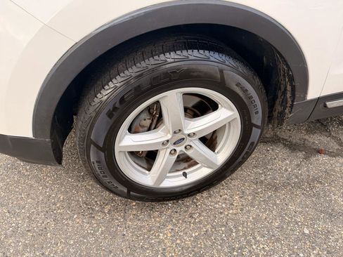 Used 2016 Ford Explorer XLT w/ Equipment Group 202A image 12