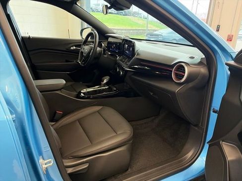 Used 2025 Chevrolet Trax RS w/ Driver Confidence Package image 40