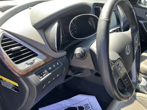 Used 2017 Hyundai Santa Fe Limited image 15