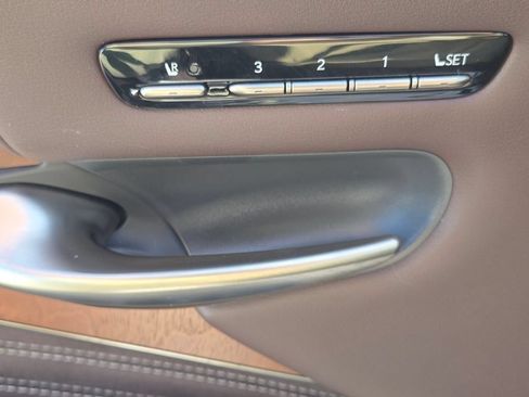 Used 2018 Lexus LS 500 AWD image 19