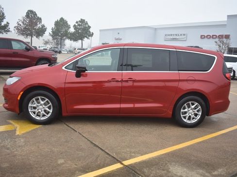 New 2026 Chrysler Voyager LX FWD image 9