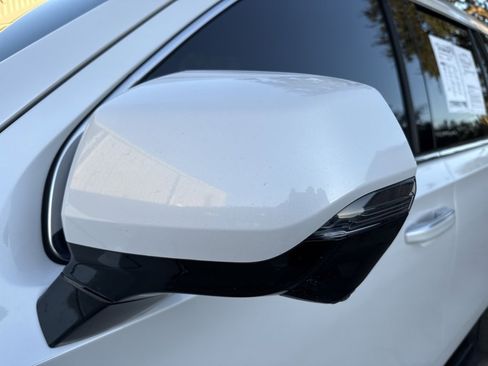 Used 2022 Cadillac Escalade Premium Luxury image 9