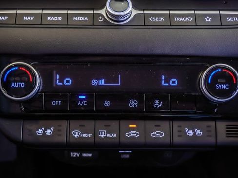 Used 2025 Hyundai Elantra Limited FWD image 23